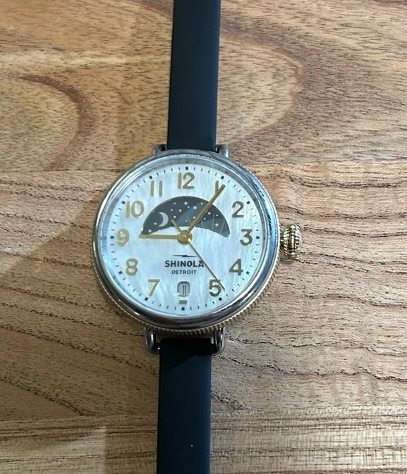 Shinola Birdy Day&Night Watch With 38mm White Perl Face & Black Silicone Band