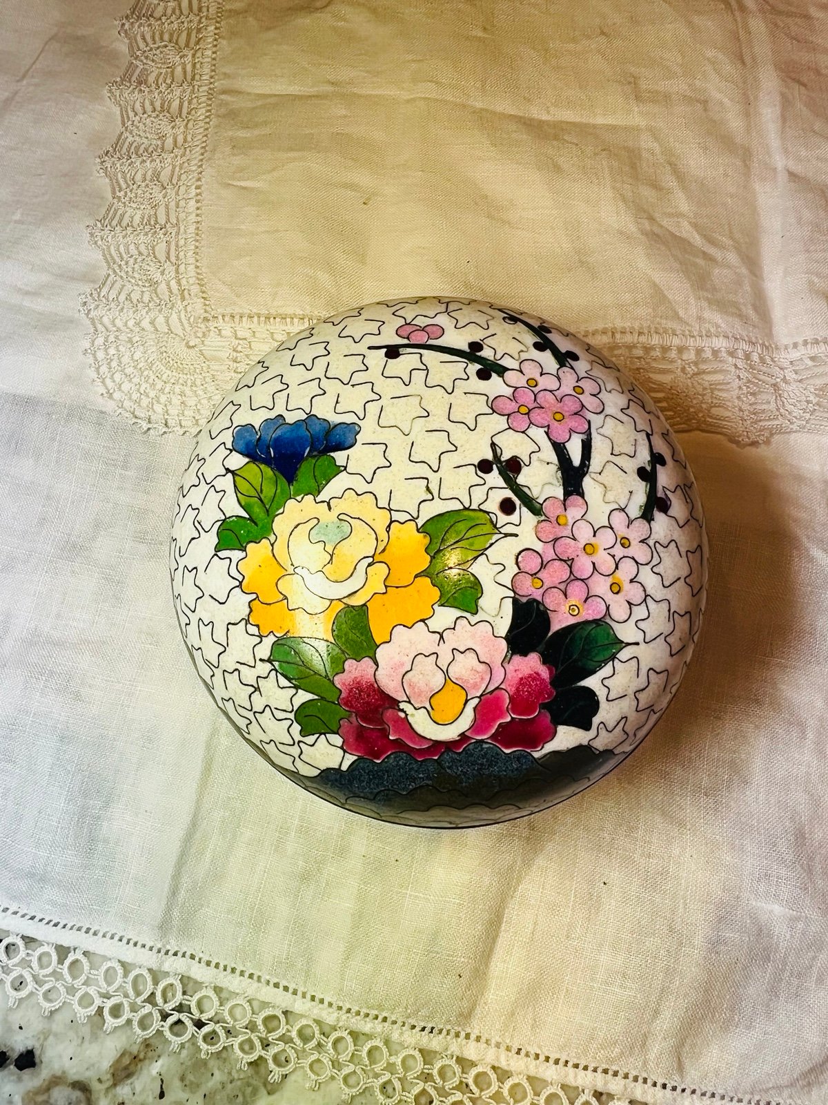 Vintage Cloisonné Round trinket jewelry box dish