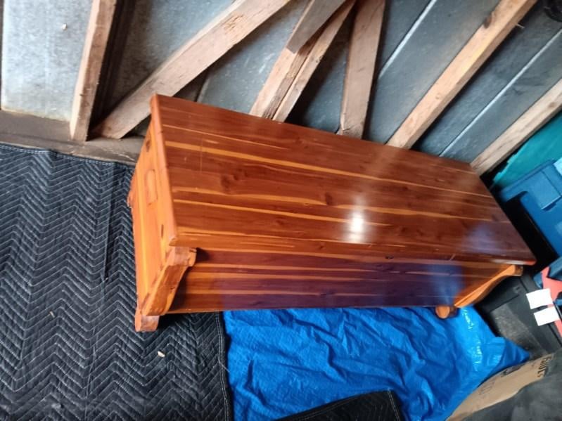ANTIQUE VINTAGE SOLID RED CEDAR CHEST