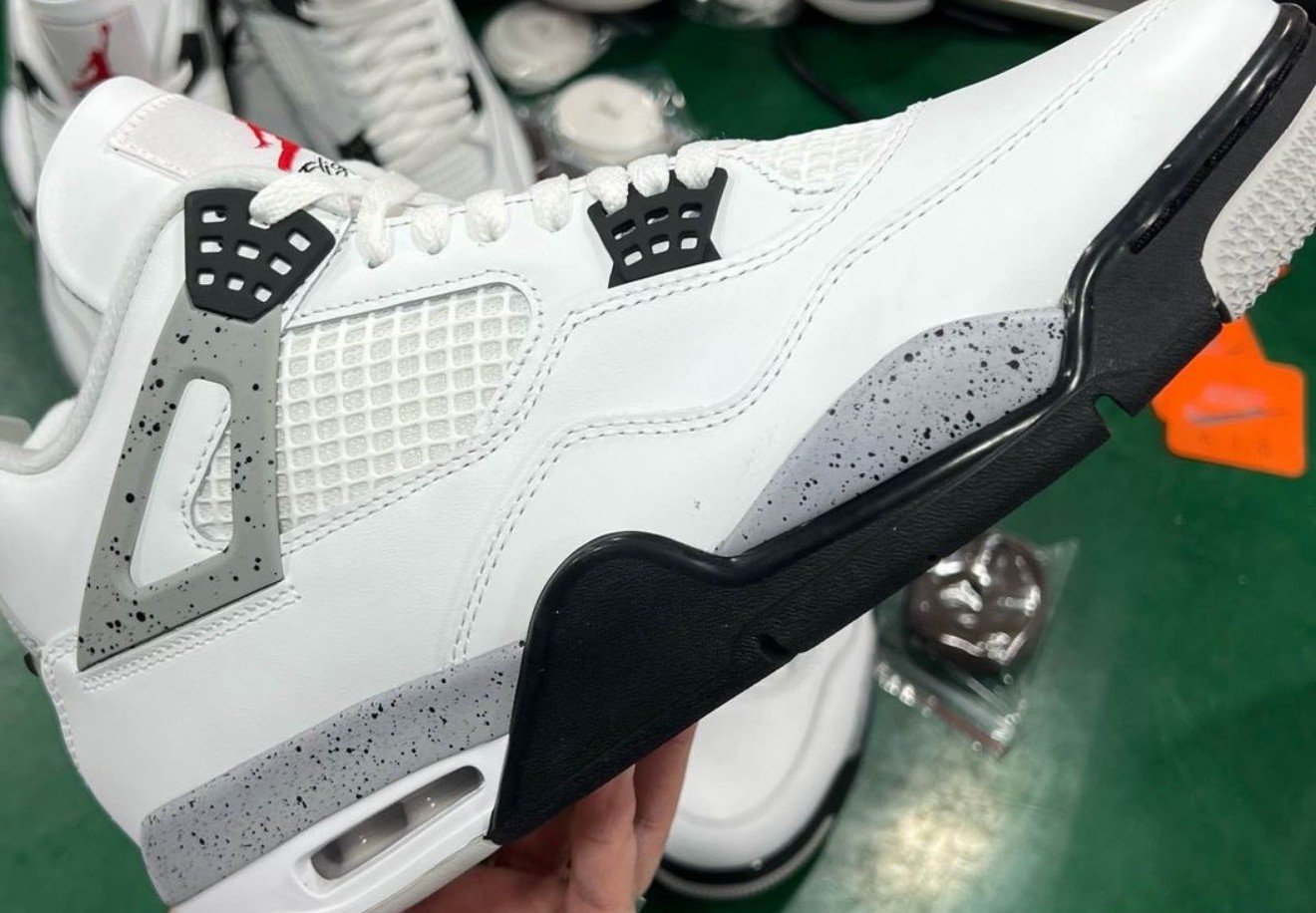 Jordan 4 retro cement sz 10.5