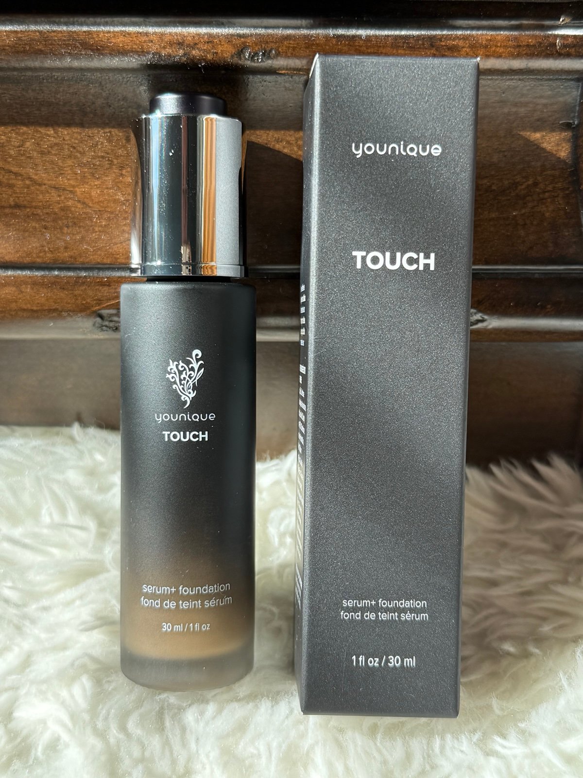 Younique serum+ foundation- eyelet