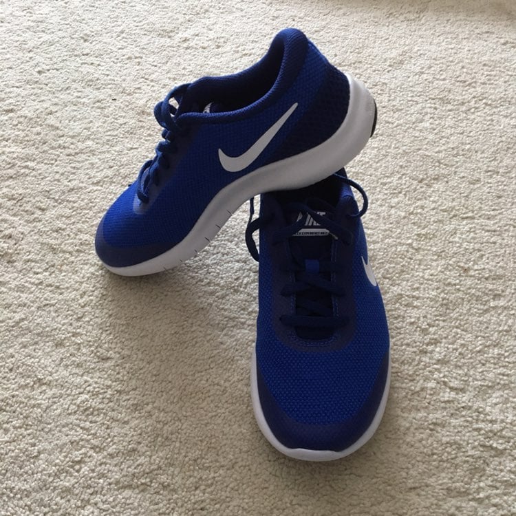 Kids Nike Shoes size 4