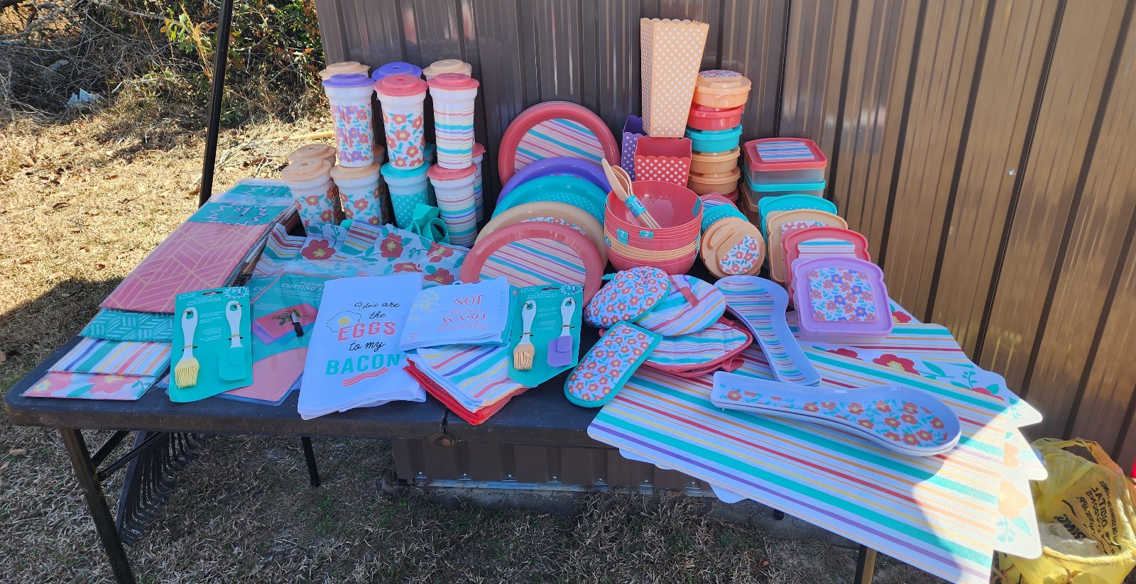 HUGE matching plastic kitchenware