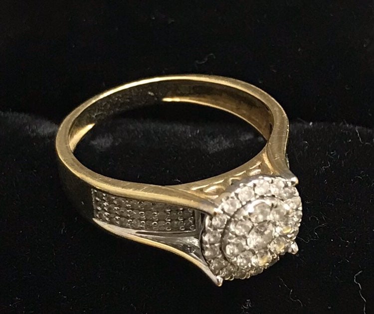 Gold & Diamond. Central Cluster. Ring