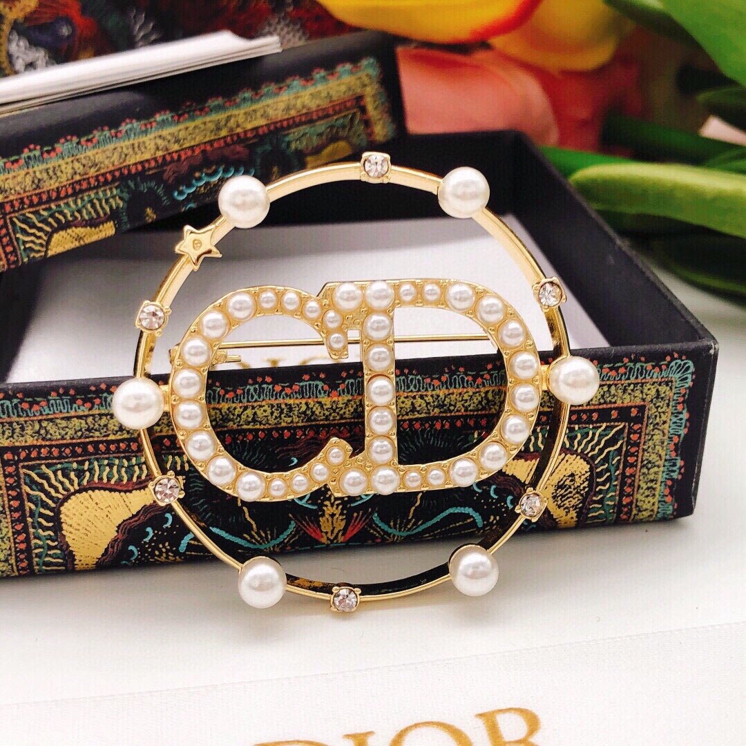 CD brooch