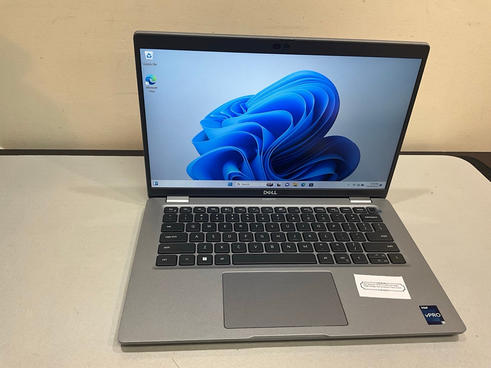 Dell Latitude 5430 i5 1245u 1.6GHZ 16GB 256GB SSD Window 11 Pro a crack by hing