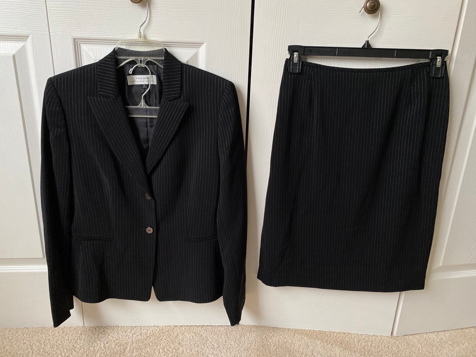 Tahari Womens Black Striped Skirt Suit Size 6 FREE SHIPPING