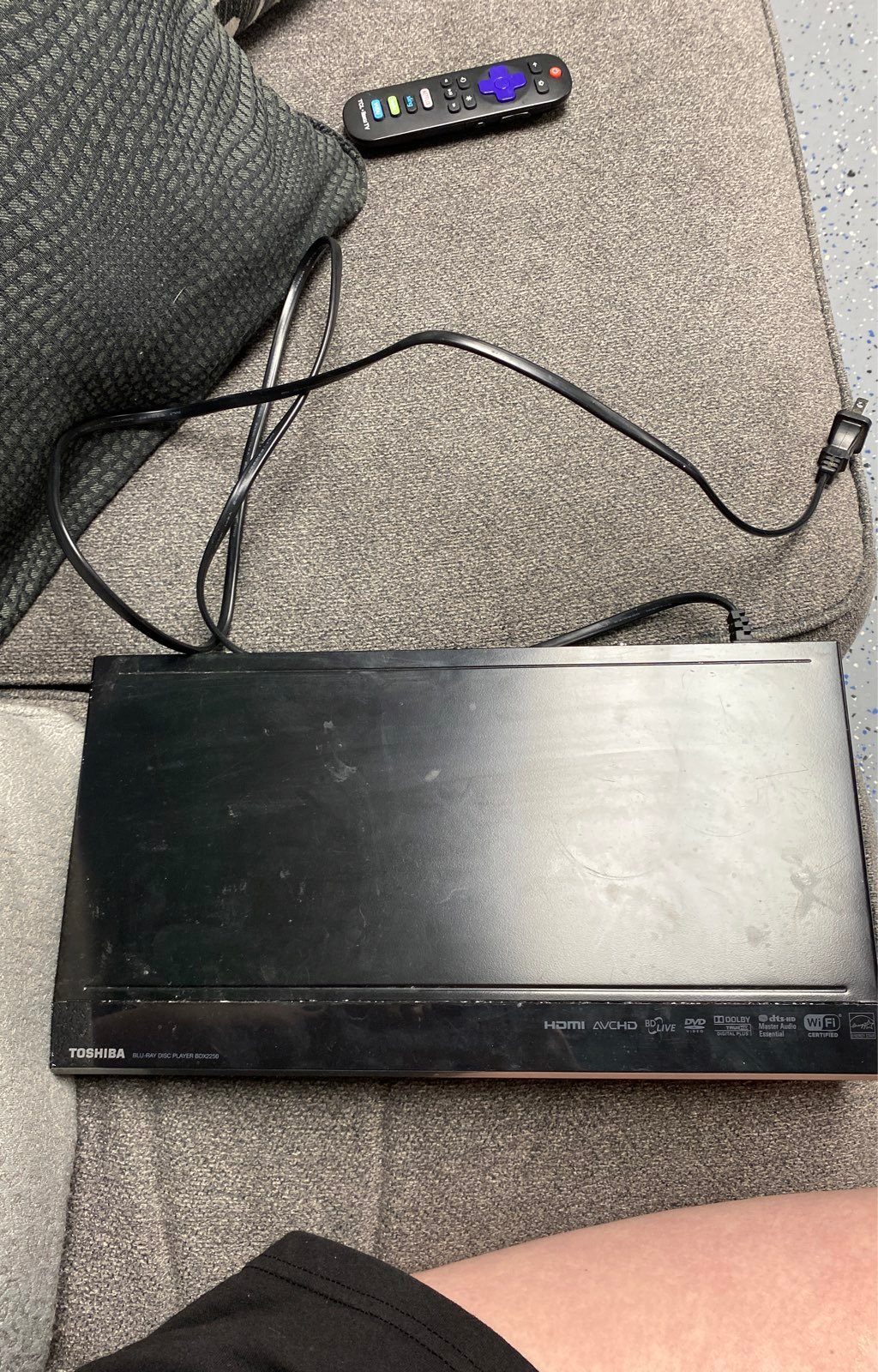 Toshiba Blue-Ray Disc Player BDX2250 with cord