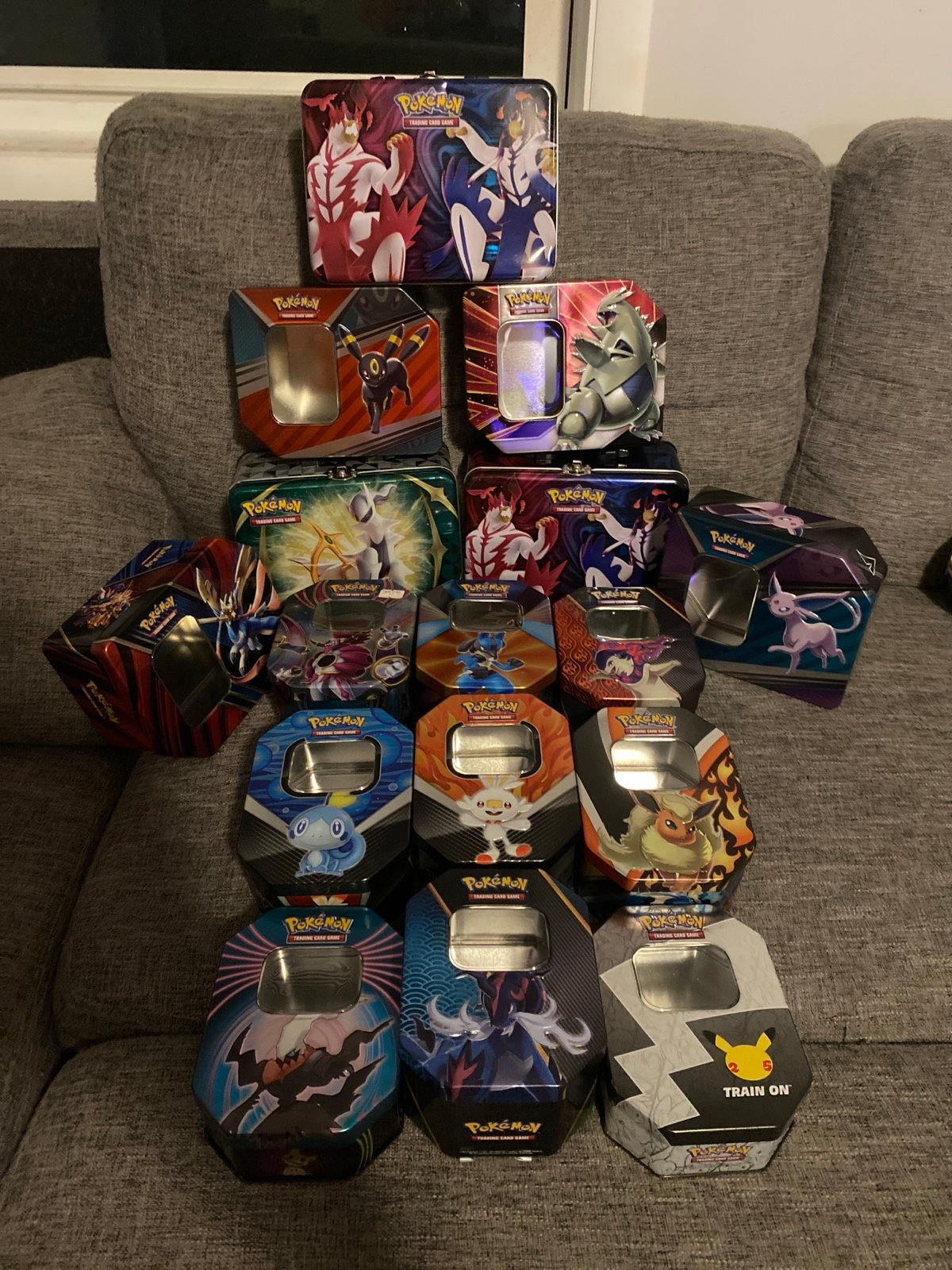 13 Empty Pokemon Tins and 3 Pokémon Lunchboxes + Bulk Pokémon Cards - Toys