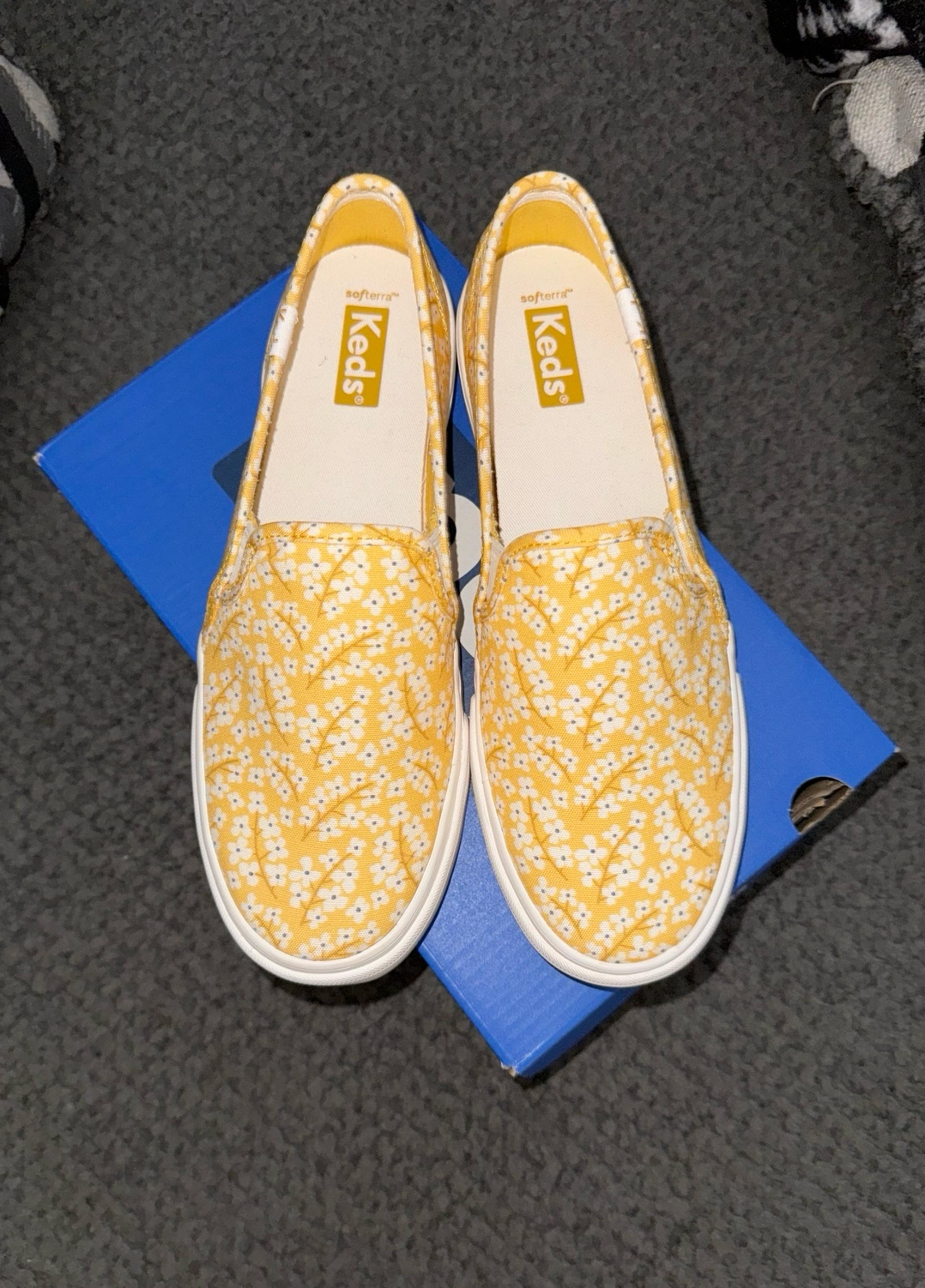 Keds Women’s Yellow Flower Slip-ons size 6.5 BN