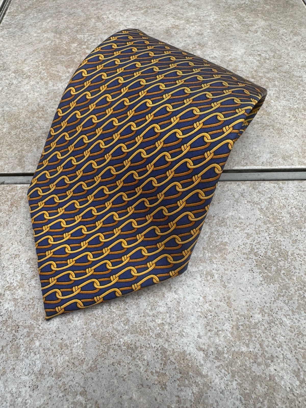 Gucci Elegant Chain Pattern Silk Tie in Blue and Gold