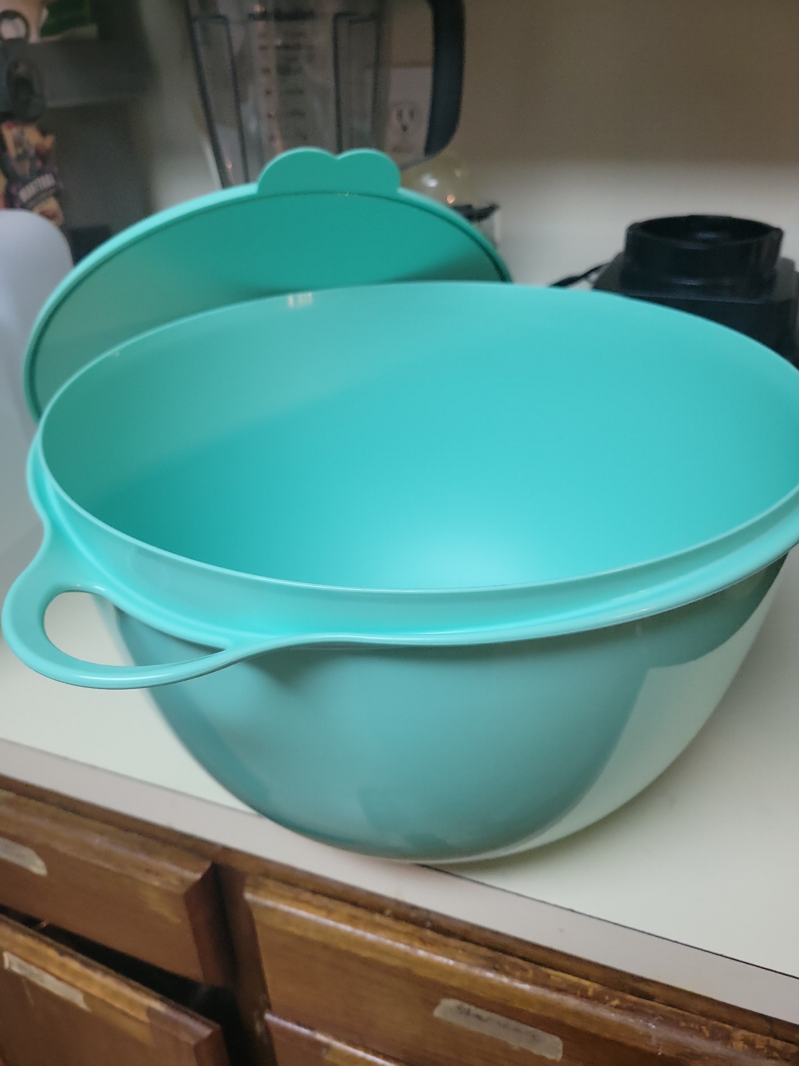Tupperware Mixing Bowl