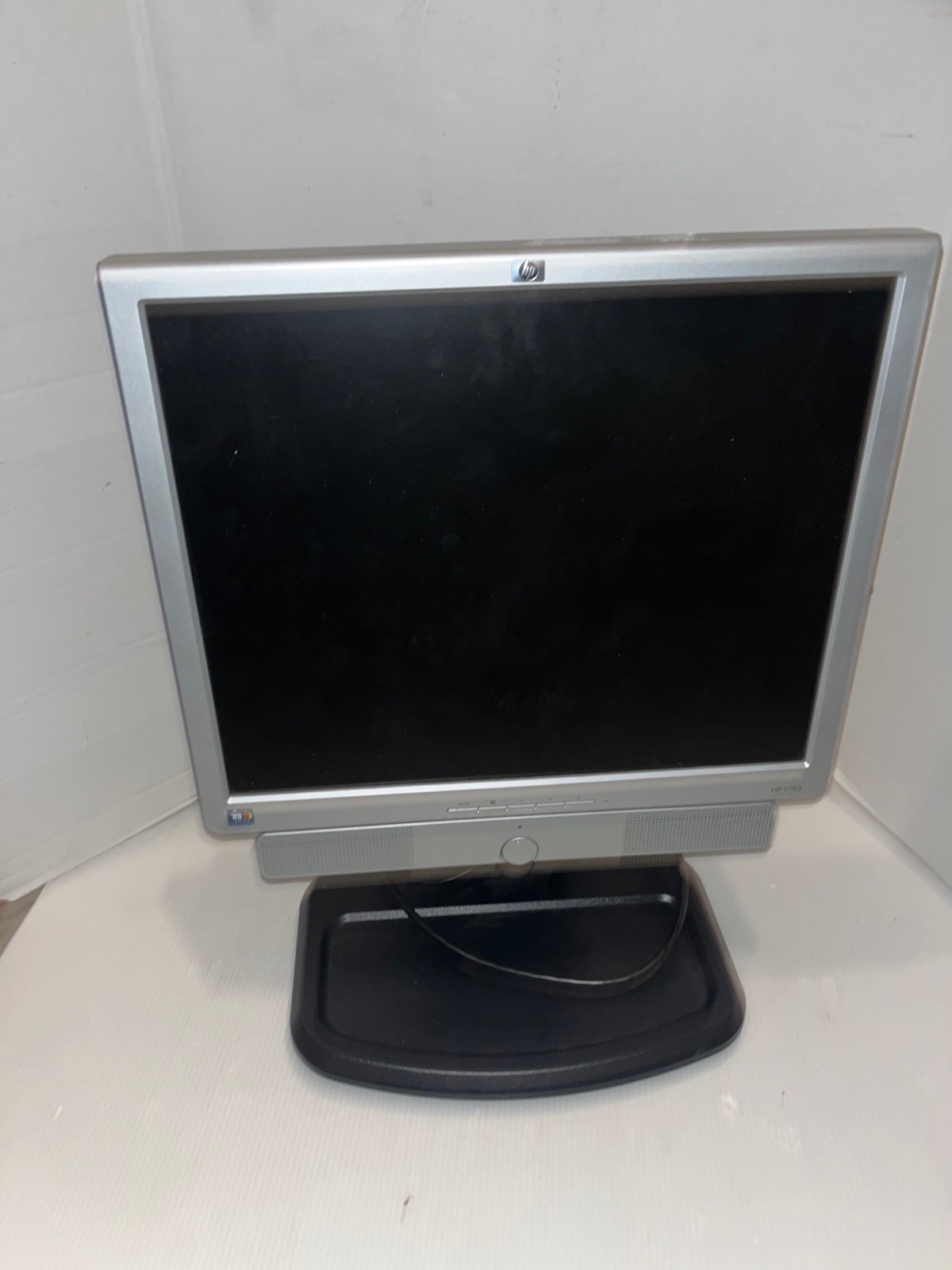 Vintage HP 1740 Monitor Size 17 Includes Stand and Power Cable GREAT CONDITION