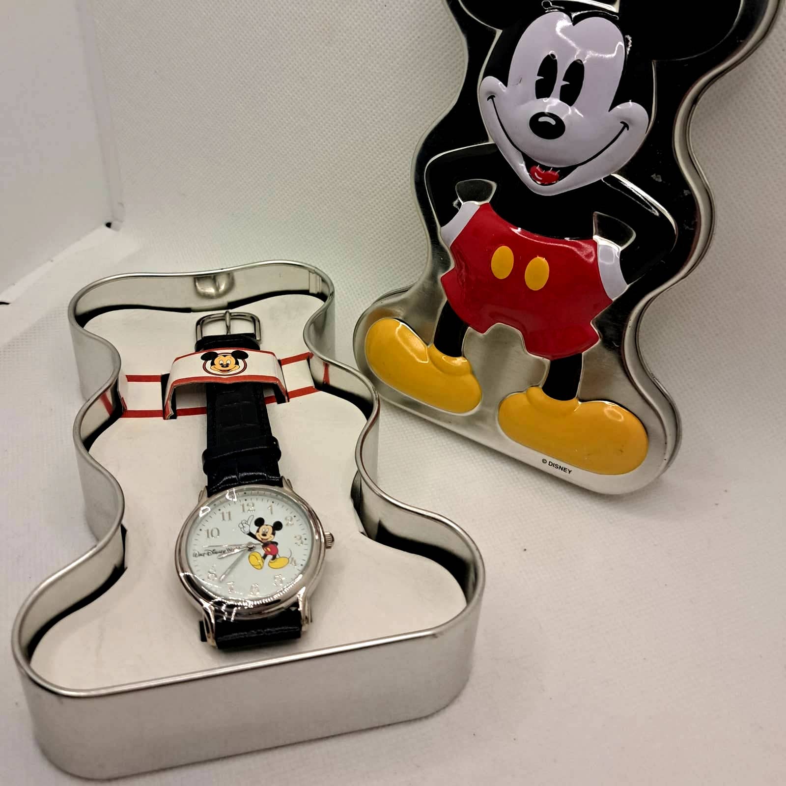 NIB- Beautiful Unisex adult size Mickey Mouse Black Leather Band Collector Tin