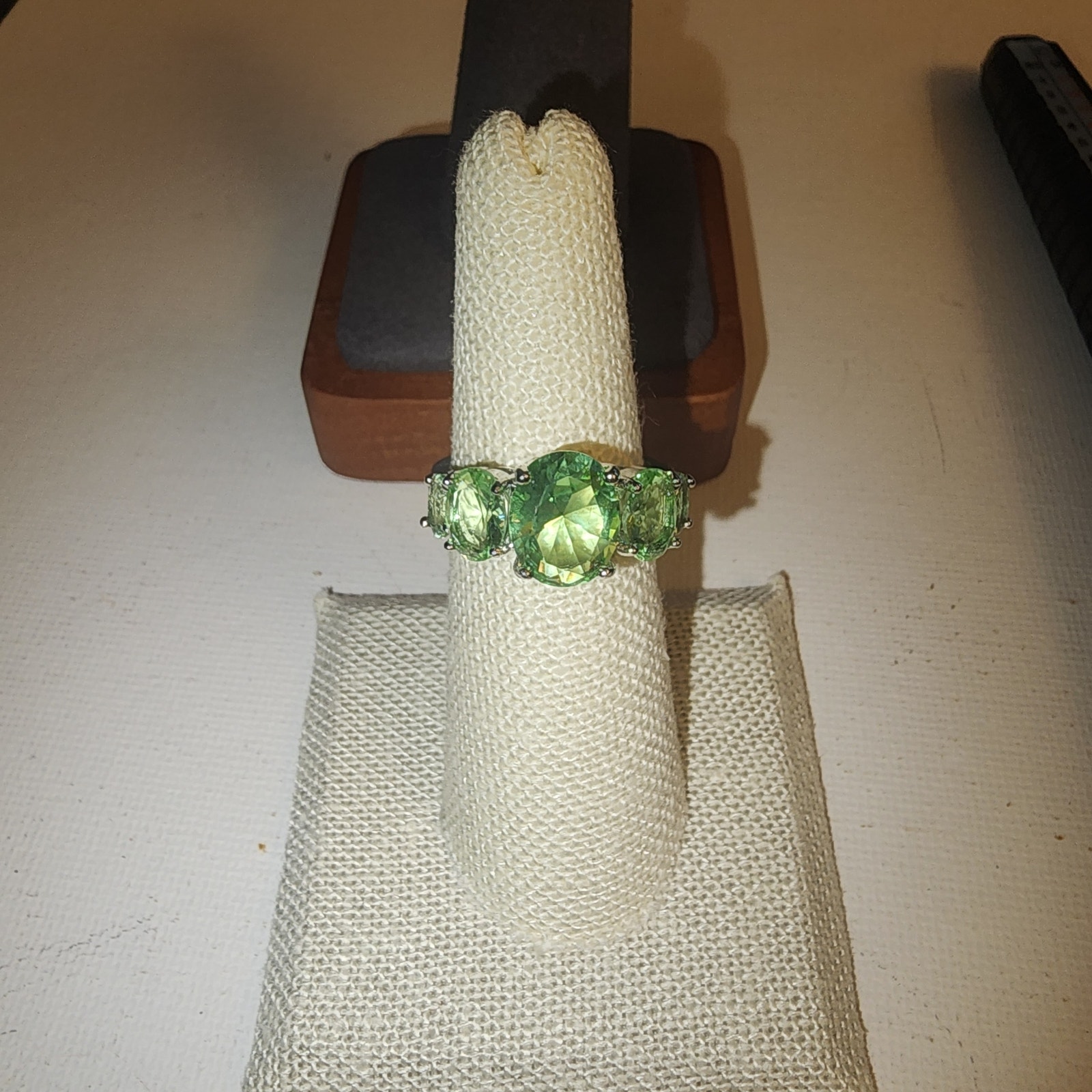 925 STERLING SILVER SZ 6 GREEN STONES PERIDOT RING