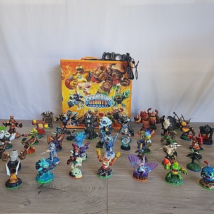 Skylanders Character Action Figures Set With Storage Carry Case Mixed Lot Of 54
