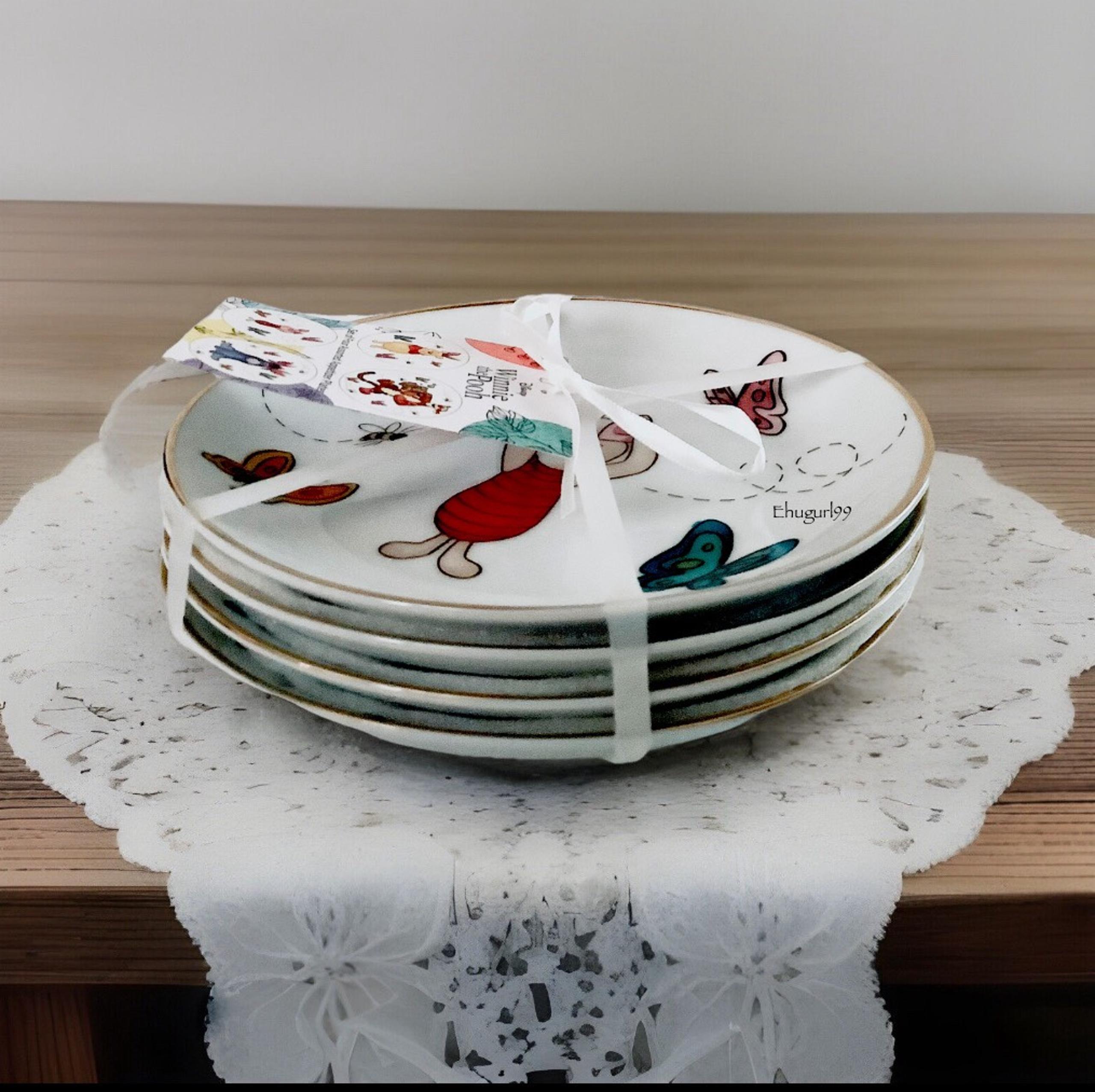 Disney Winnie The Pooh & Friends  Appetizer Plates Set of 4