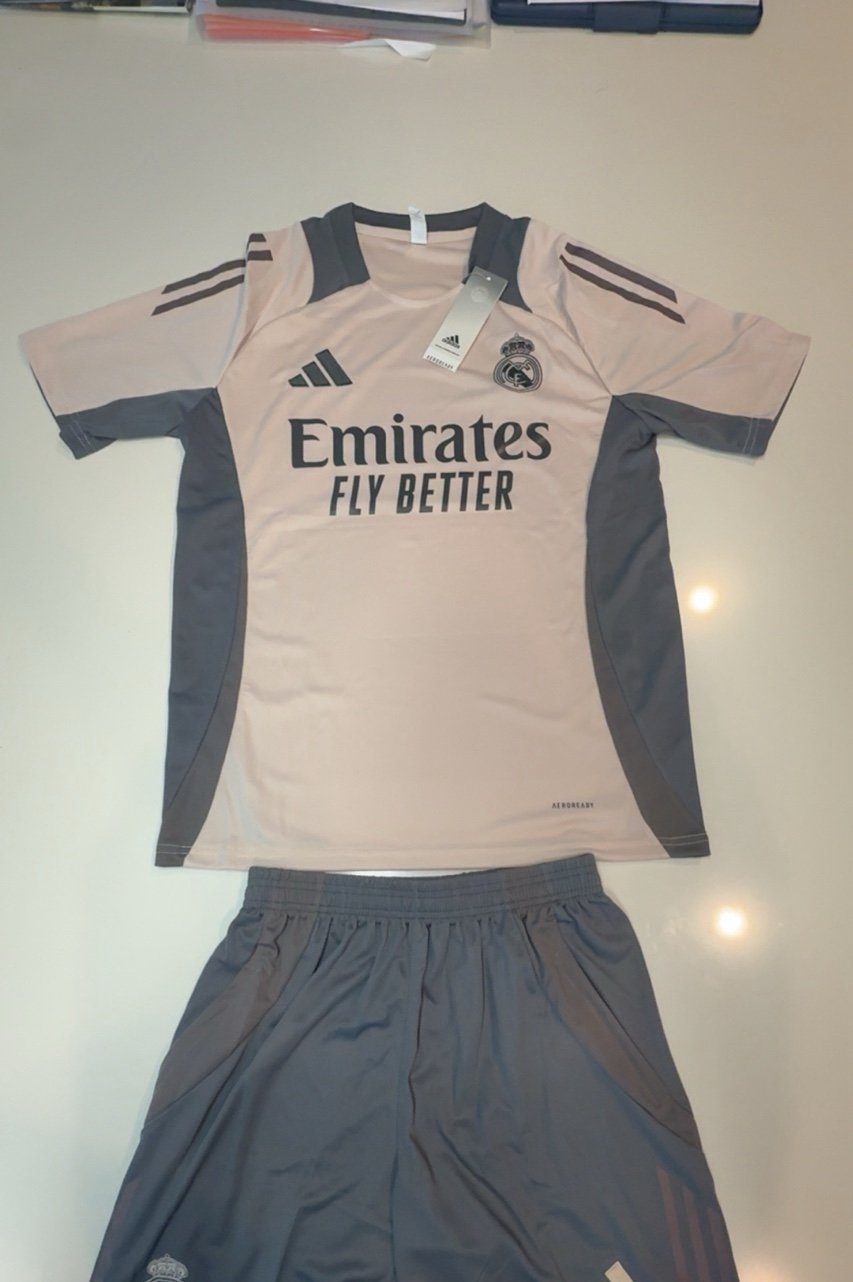 Real Madrid player training kit 24/25 size M