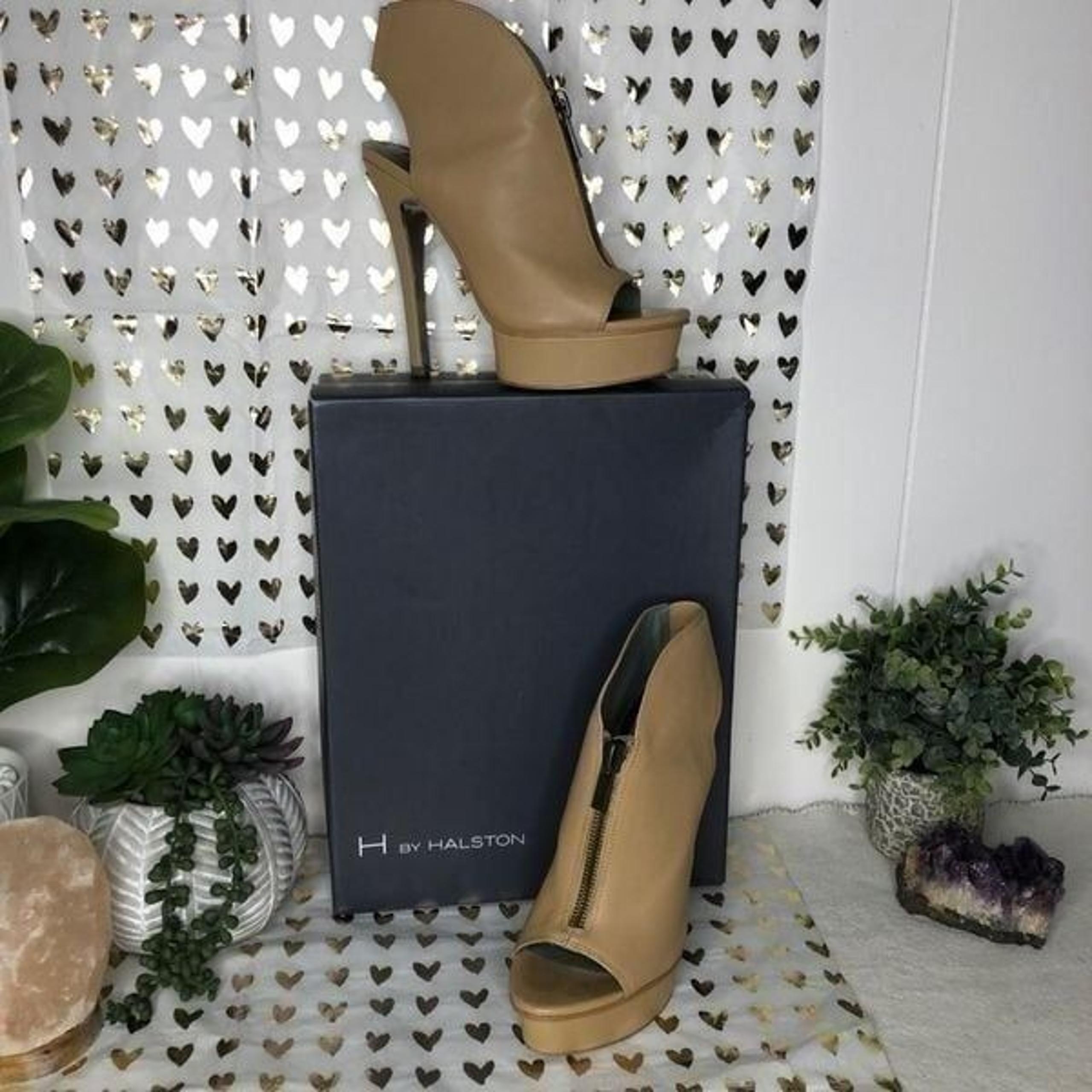 H By Halston Womens Leather Slingback Zipper Platform Stiletto Sandals Tan Sz 7