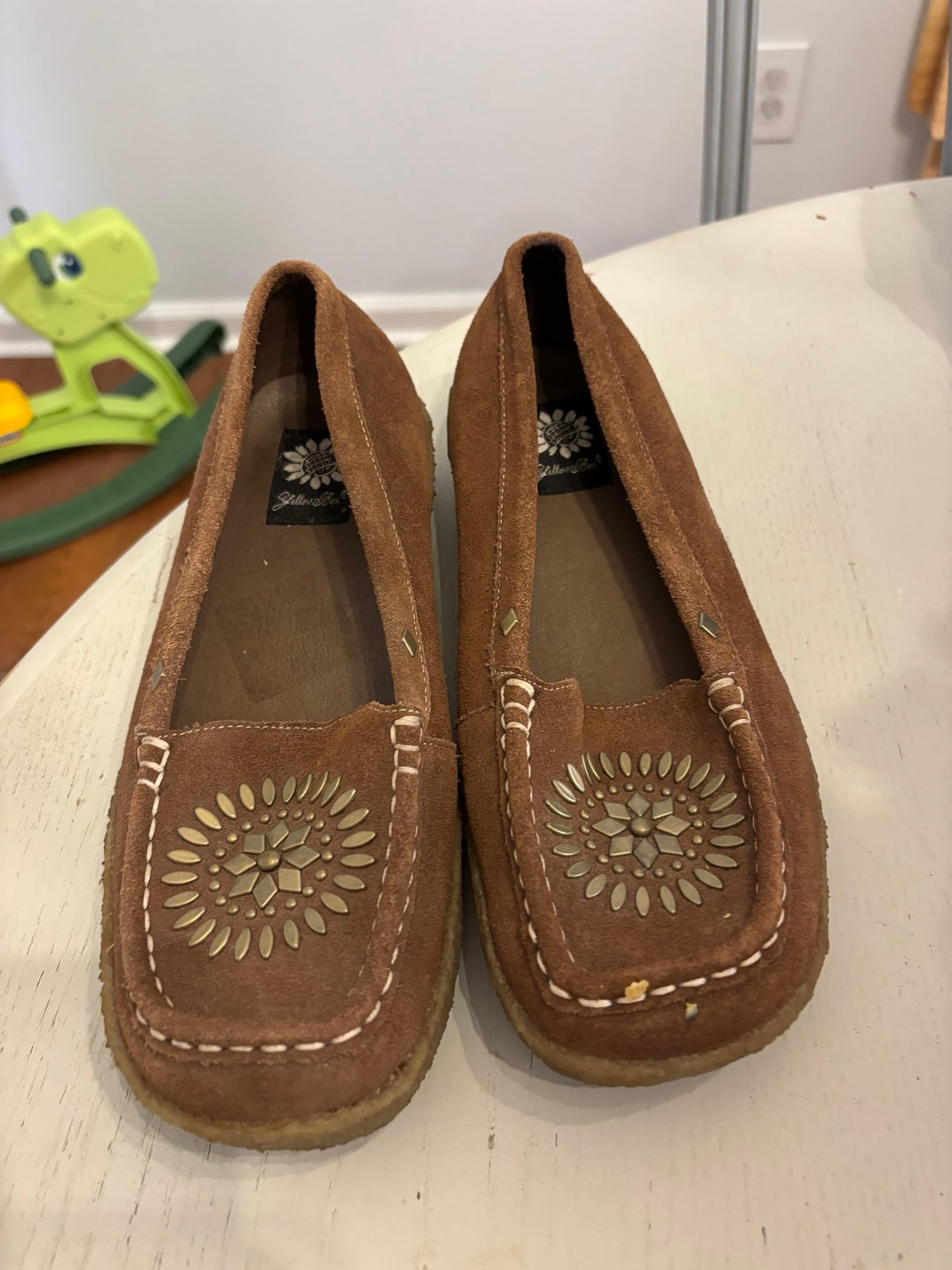 Yellow Box Women Tan Suede Moccasins Loafer Flats Slip Ons Shoes Sz 8.5 vintage