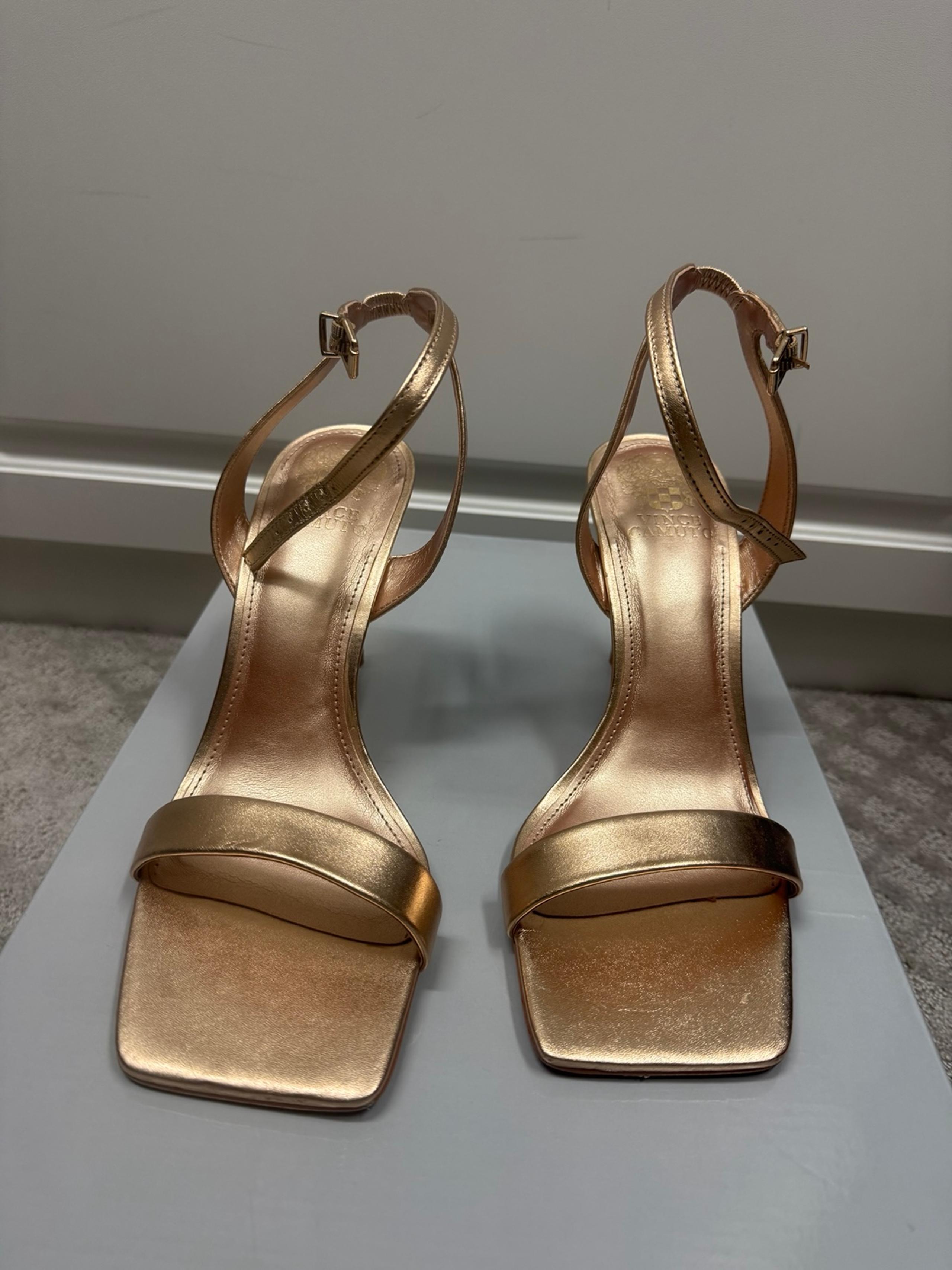 SIZE 10 Vince Camuto Saprenda 2 Sandal - Gold