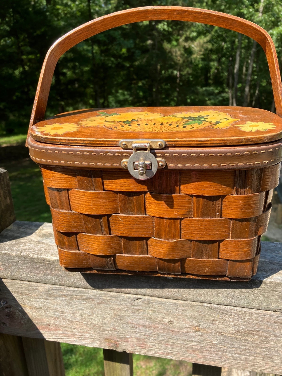 Vintage Decoupage Daisy Flowers Vintage Basket Handbag Purse.