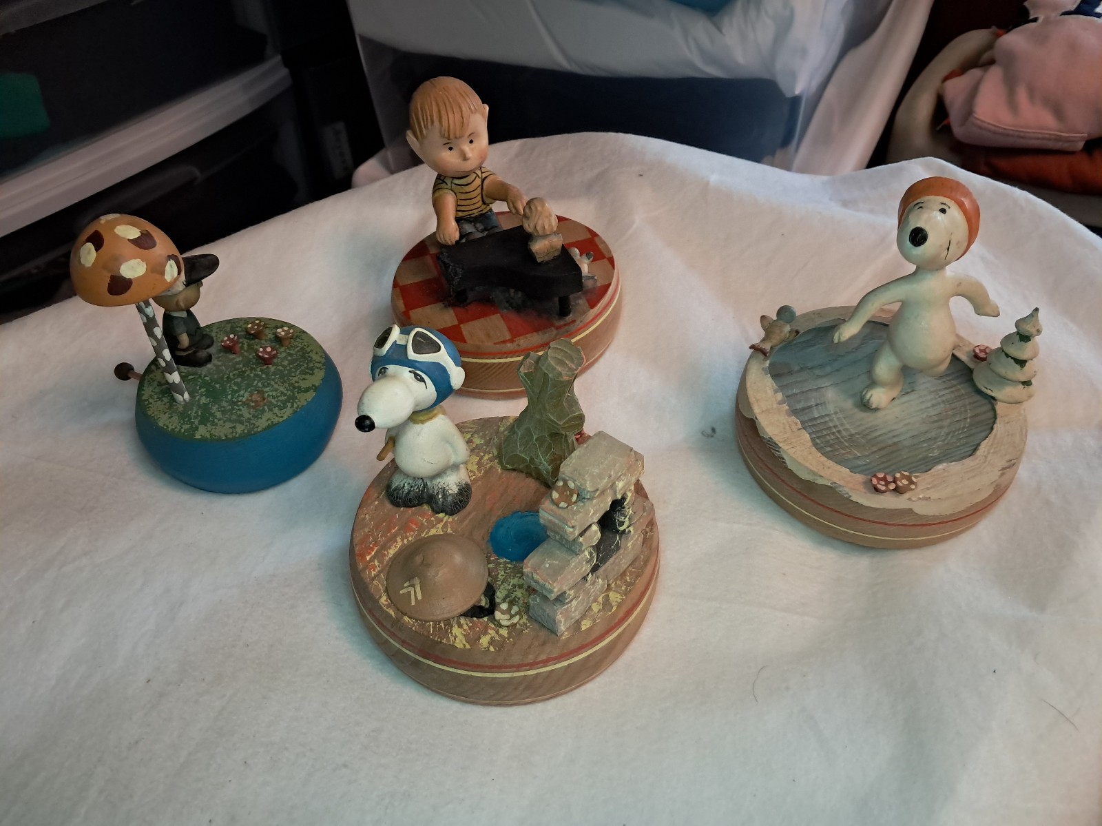 Vintage Peanuts wooded music boxes, set of 4