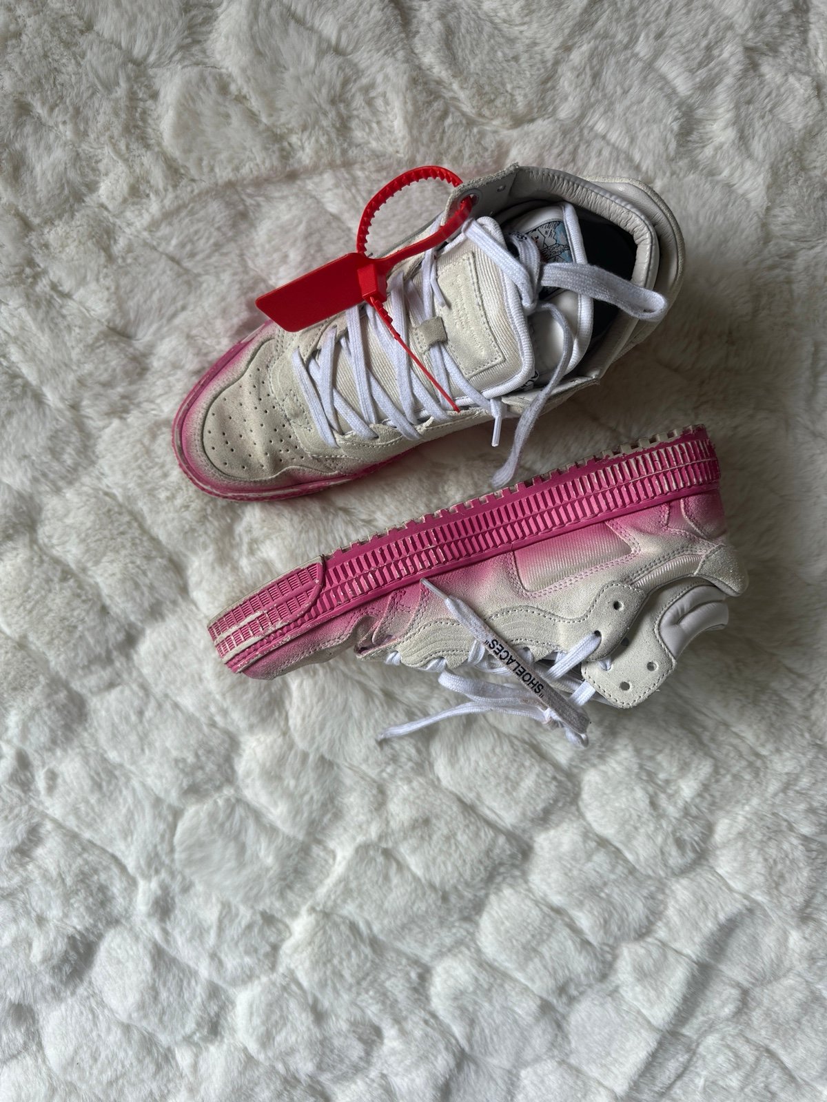 Off whote sneakers