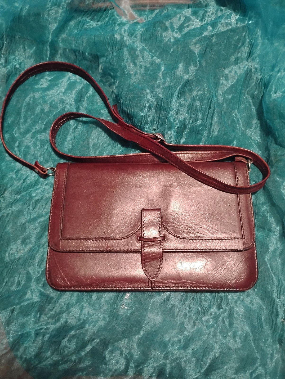 VINTAGE RARE FIND HAND CRAFTED MOHOGANY BROWN CROSSBODY