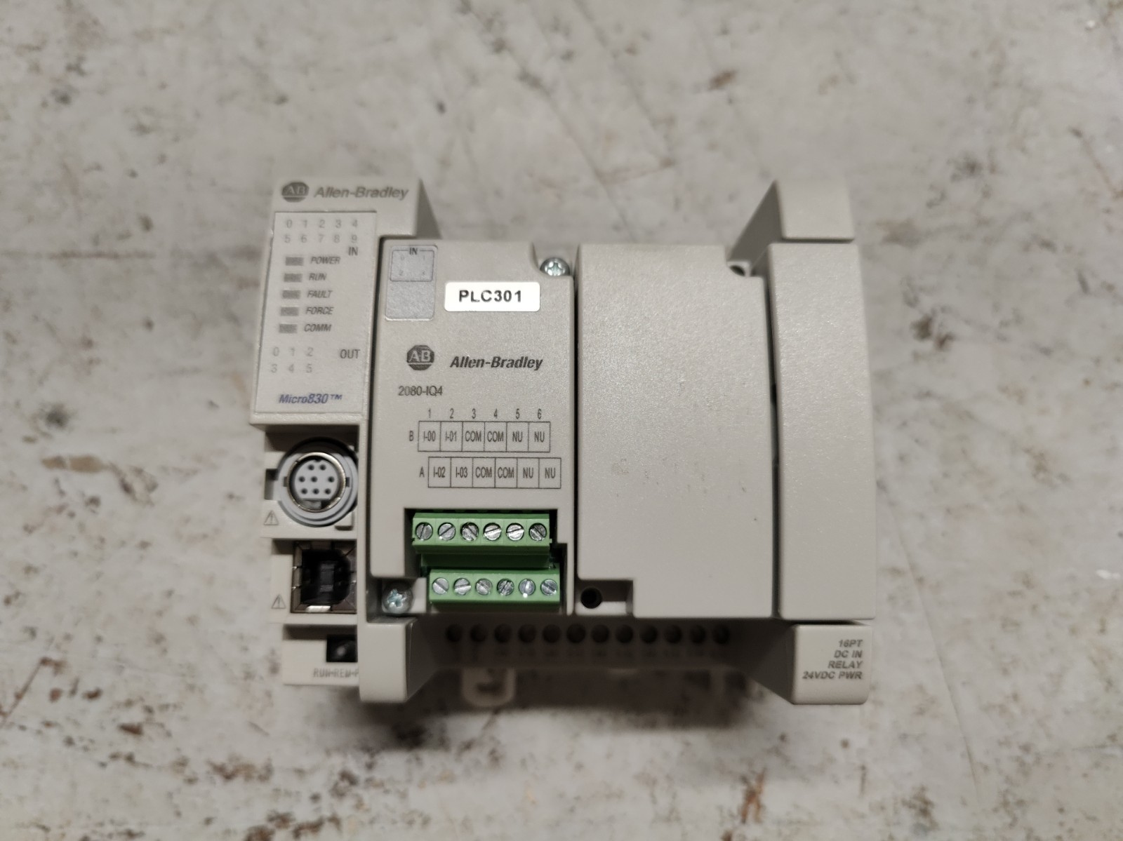 Allen Bradley 2080-LC30-16QWB + 2080-IQ4