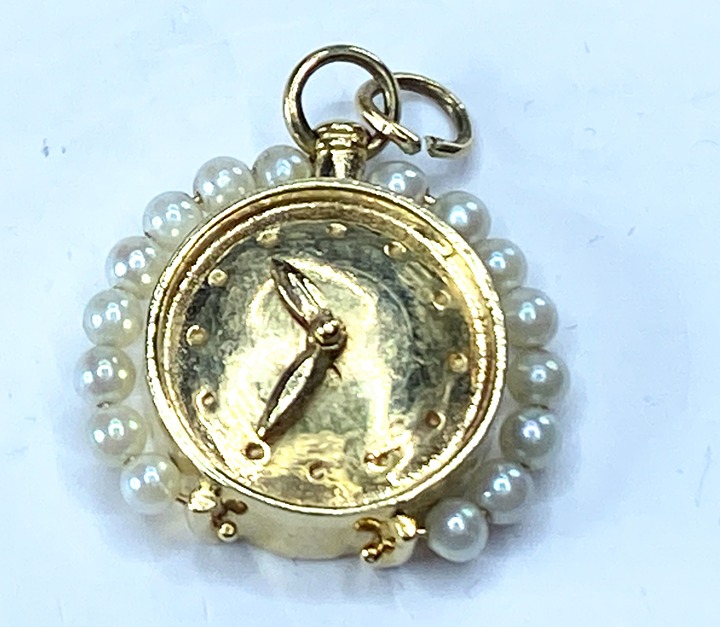 14K yellow gold mechanical Alarm clock decorated with pearls charm 7.8g JR7819