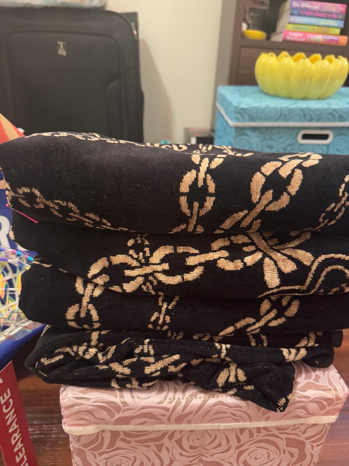 Juicy couture bath towels black gold chain crown set of 4