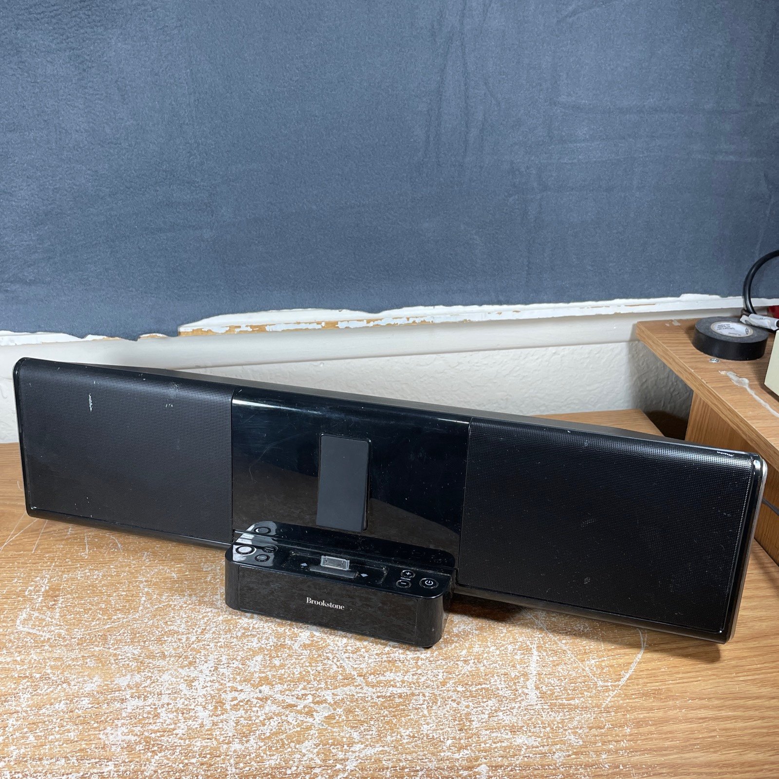 Brookstone VL5-PF240RF Idesign Slimline Ipod Dock Music System (Black)