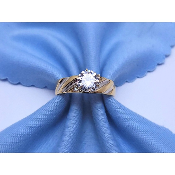 Beautiful 14K Karat Solid Yellow Gold Designer CZ Ring - Size 9