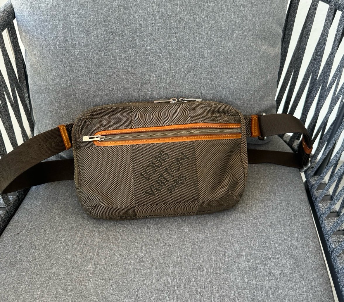 Louis Vuitton Damier geant sling waist bag