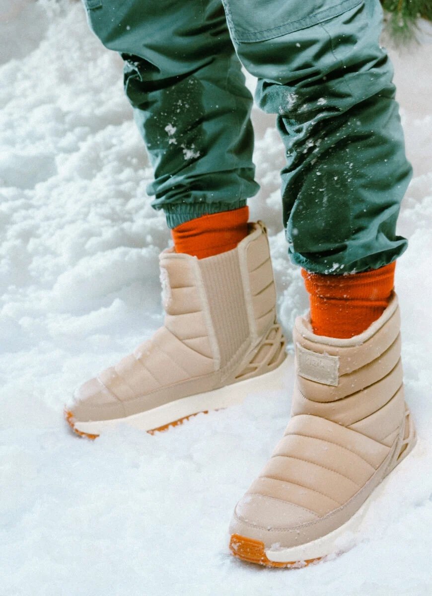 KIZIK Women's Juno Mid Boot in Doeskin Tan Hands Free Shoe Snow Boots Size US 8