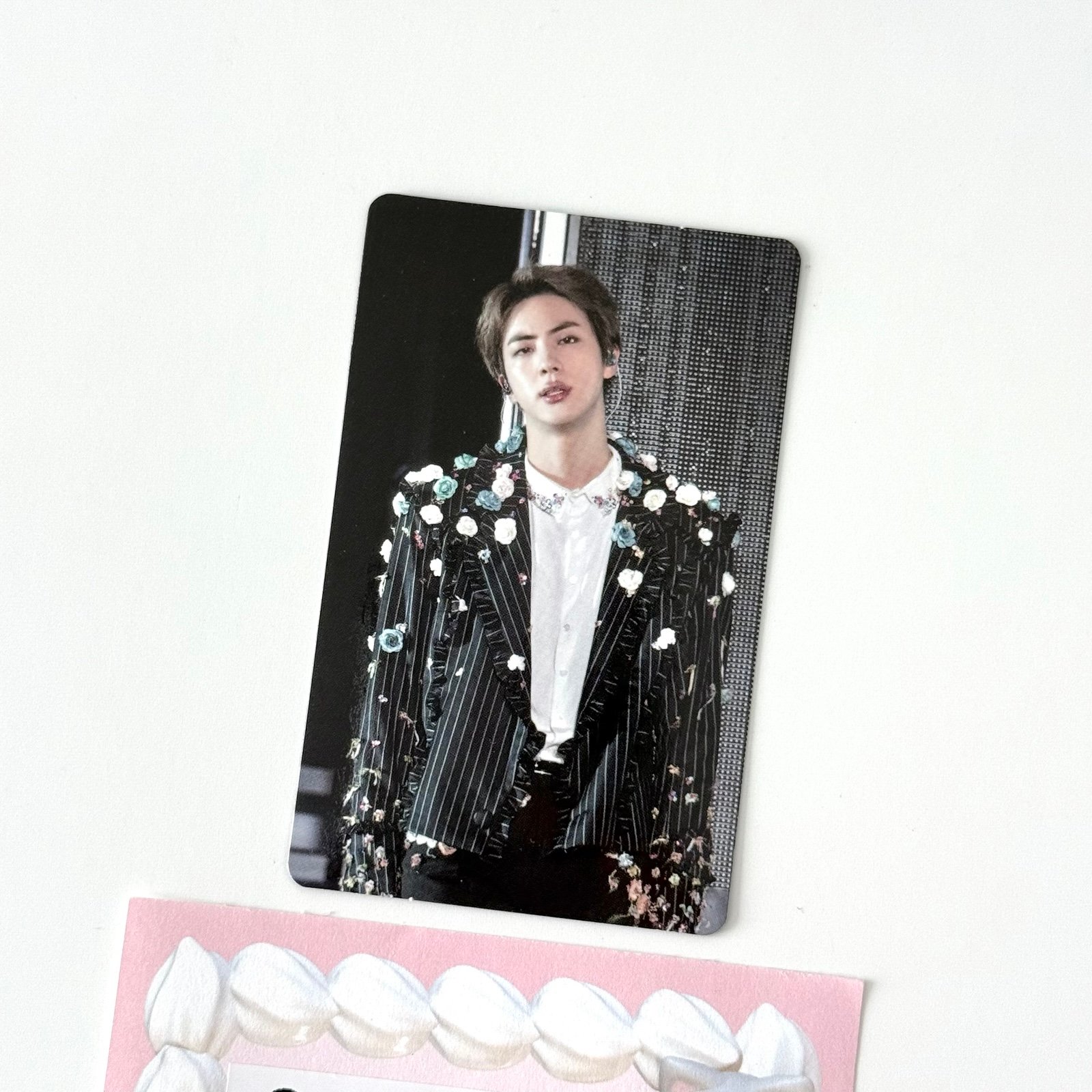 定番人気！ JIN BTS Love Photocard Blu-ray York New in Tour Yourself K-POP・アジア