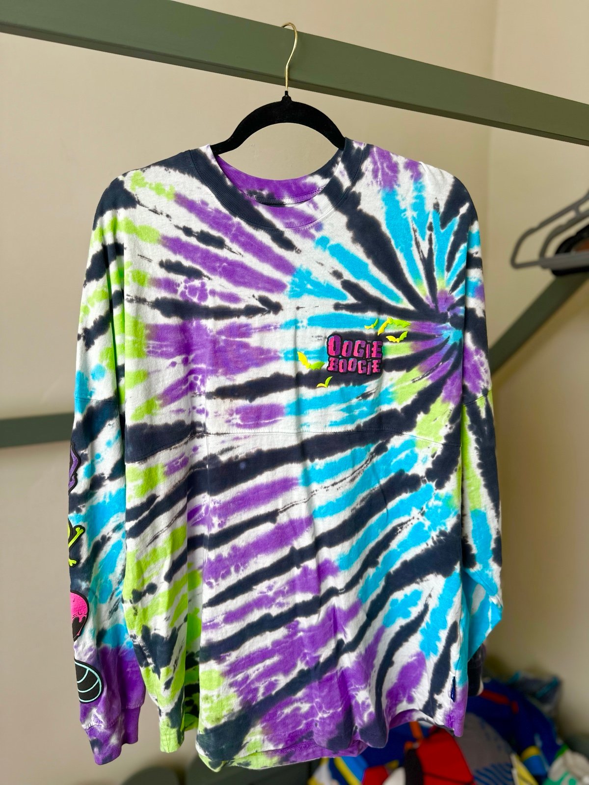 Tie dye Oogie boogie bash brand new size medium glow in dark !