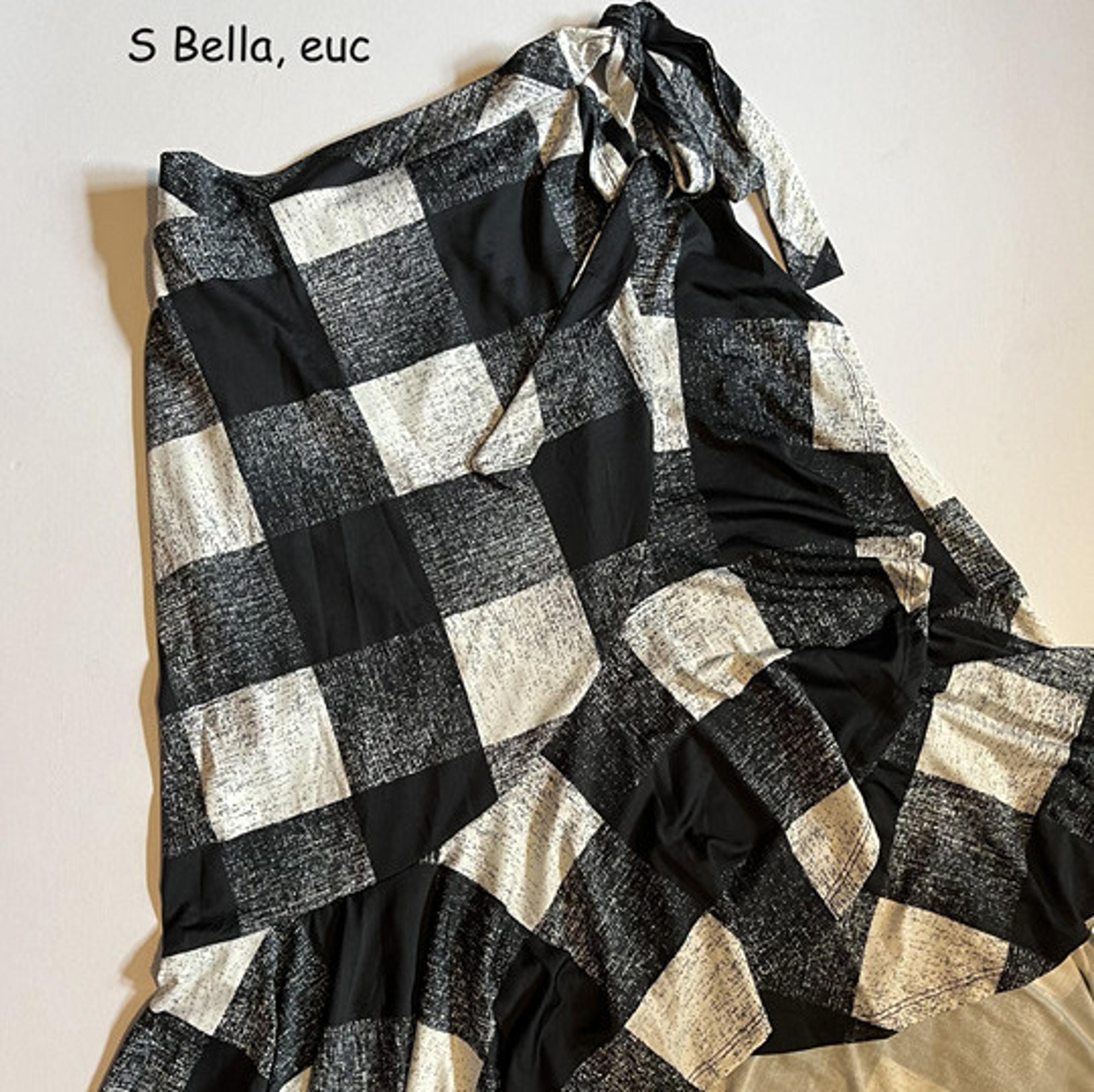 Small Lularoe Bella wrap ruffled skirt, black white buffalo plaid