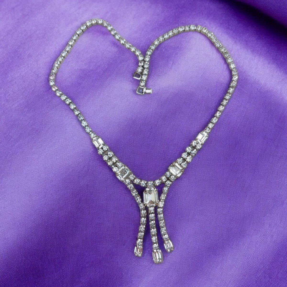 Vintage Weiss rhinestone necklace