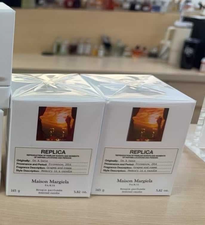 Maison Margiela Replica On a Date Scented Candle (1)