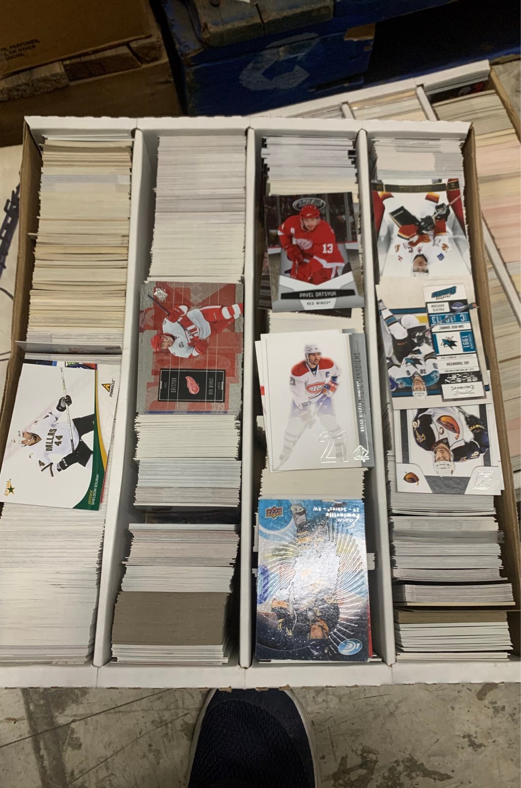 3000 nhl hockey cards lot collection box