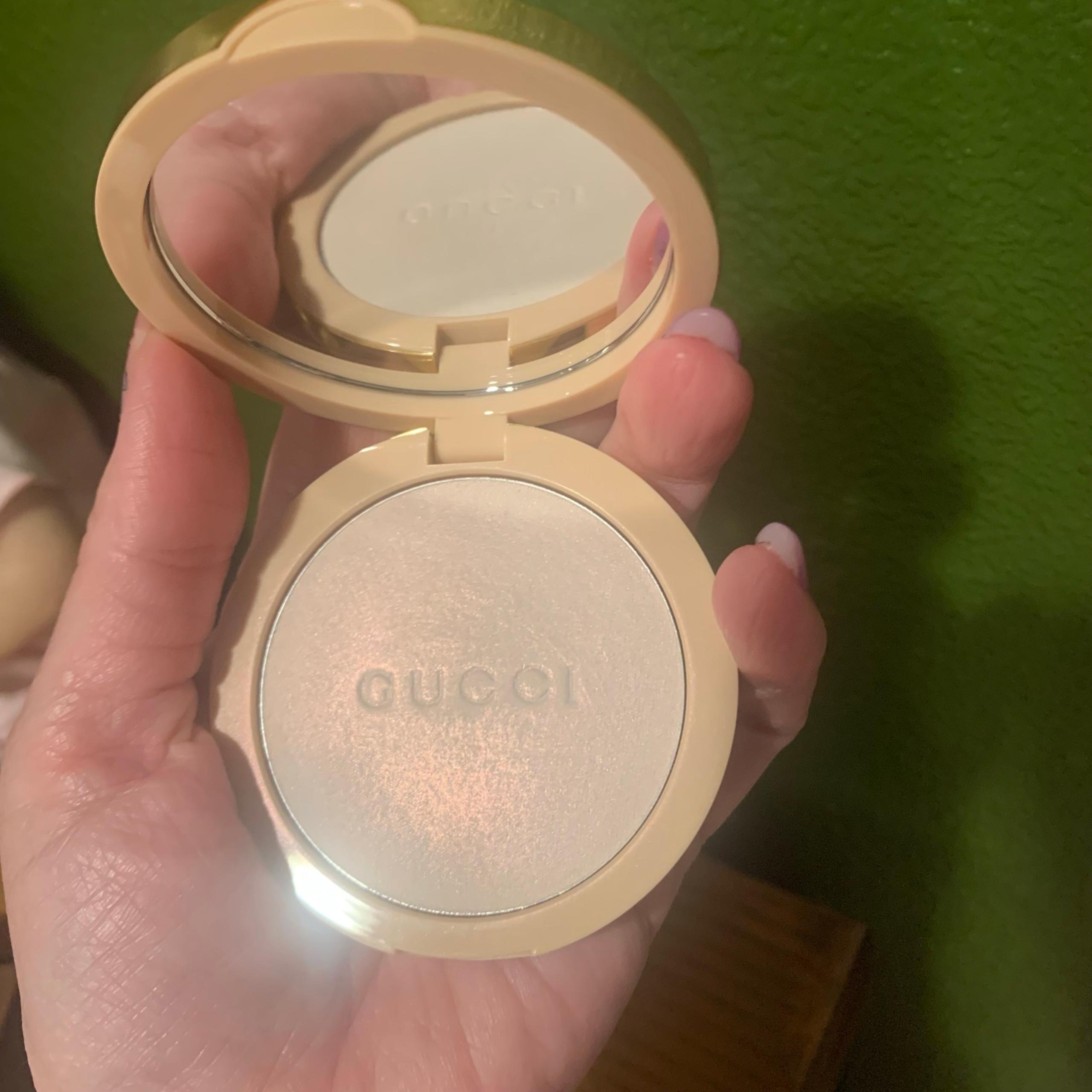 Gucci Glow Highlighter Sunrise Gold 01 Champagne powder