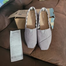New Toms Size 7