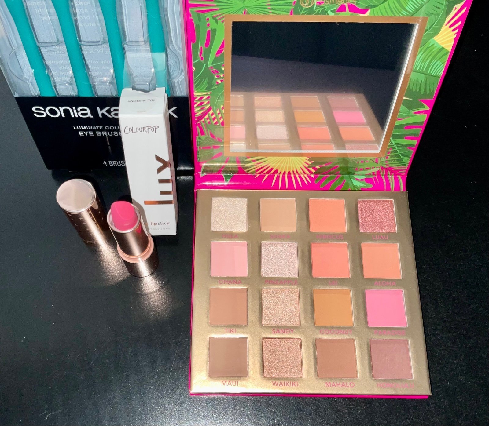 Hangin in Hawaii Makeup Bundle - detail