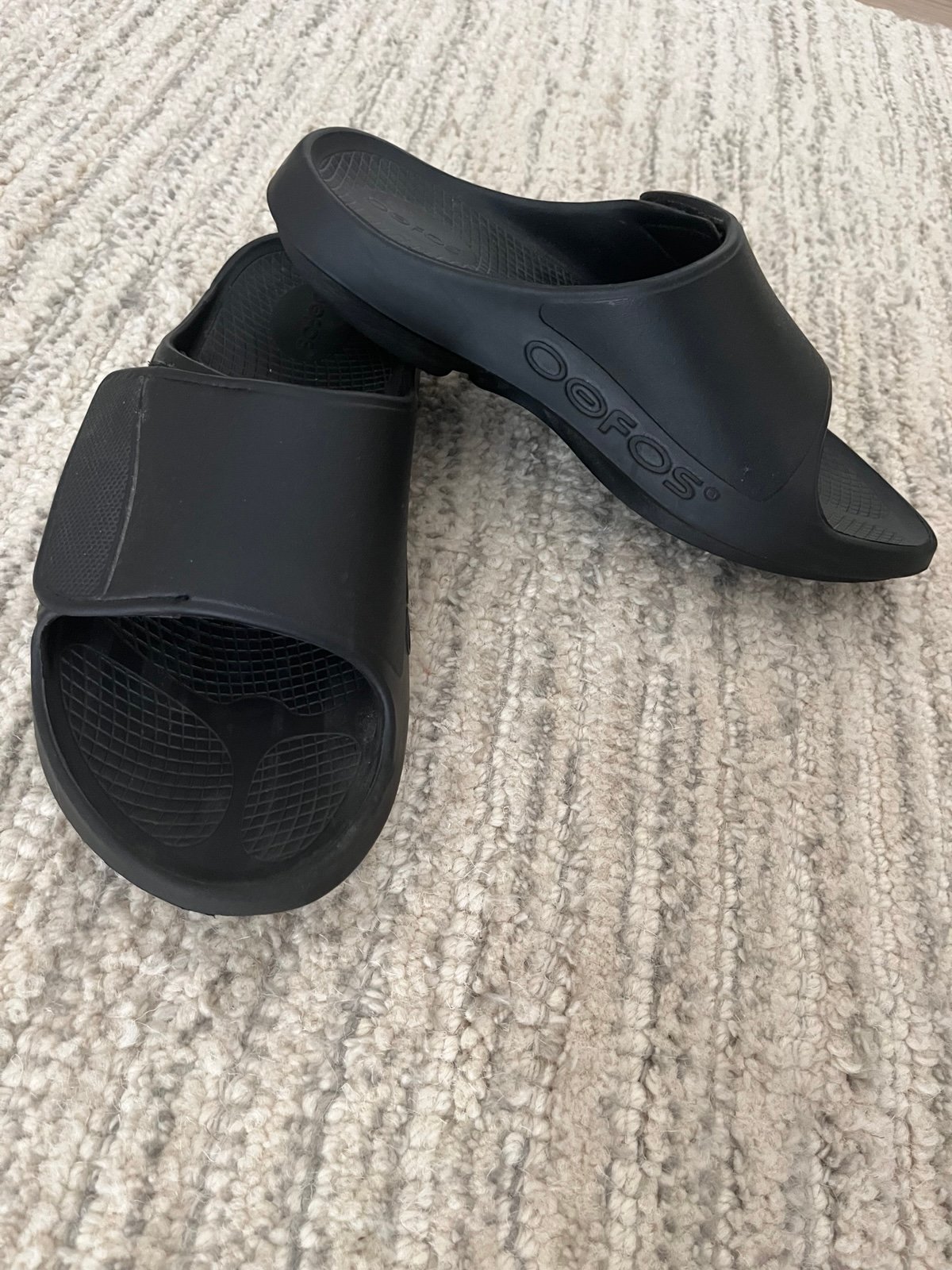 Oofos therapeutic slides