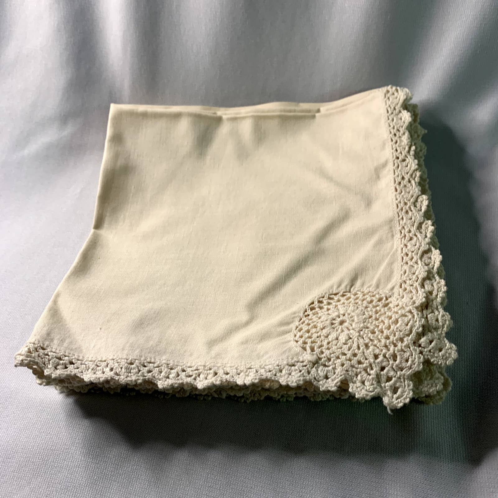 8 off-white linen Napkins, Hand-crocheted edging 15 x 16