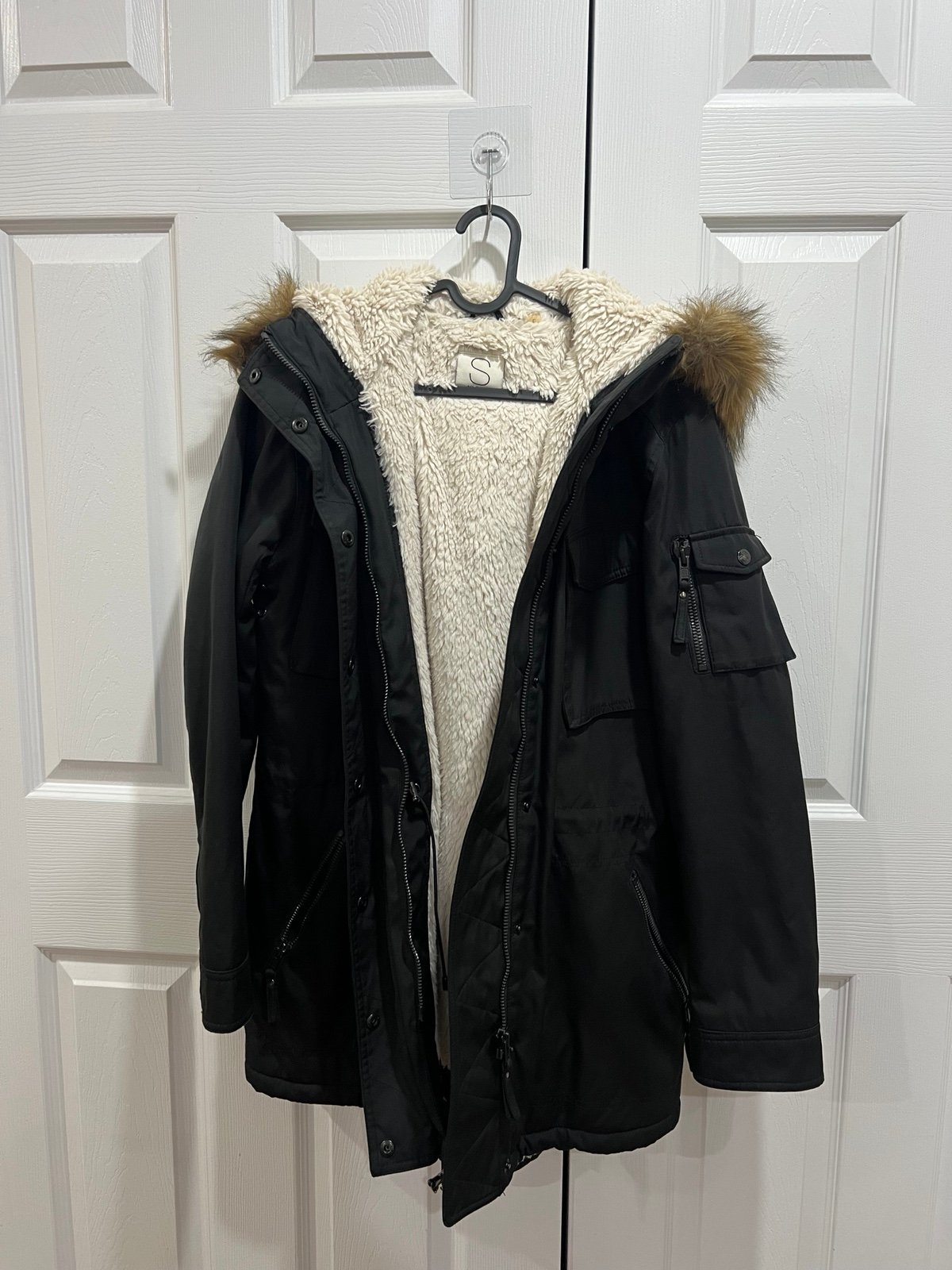 S13 Women‘s Black Parka with Faux Fur Trim