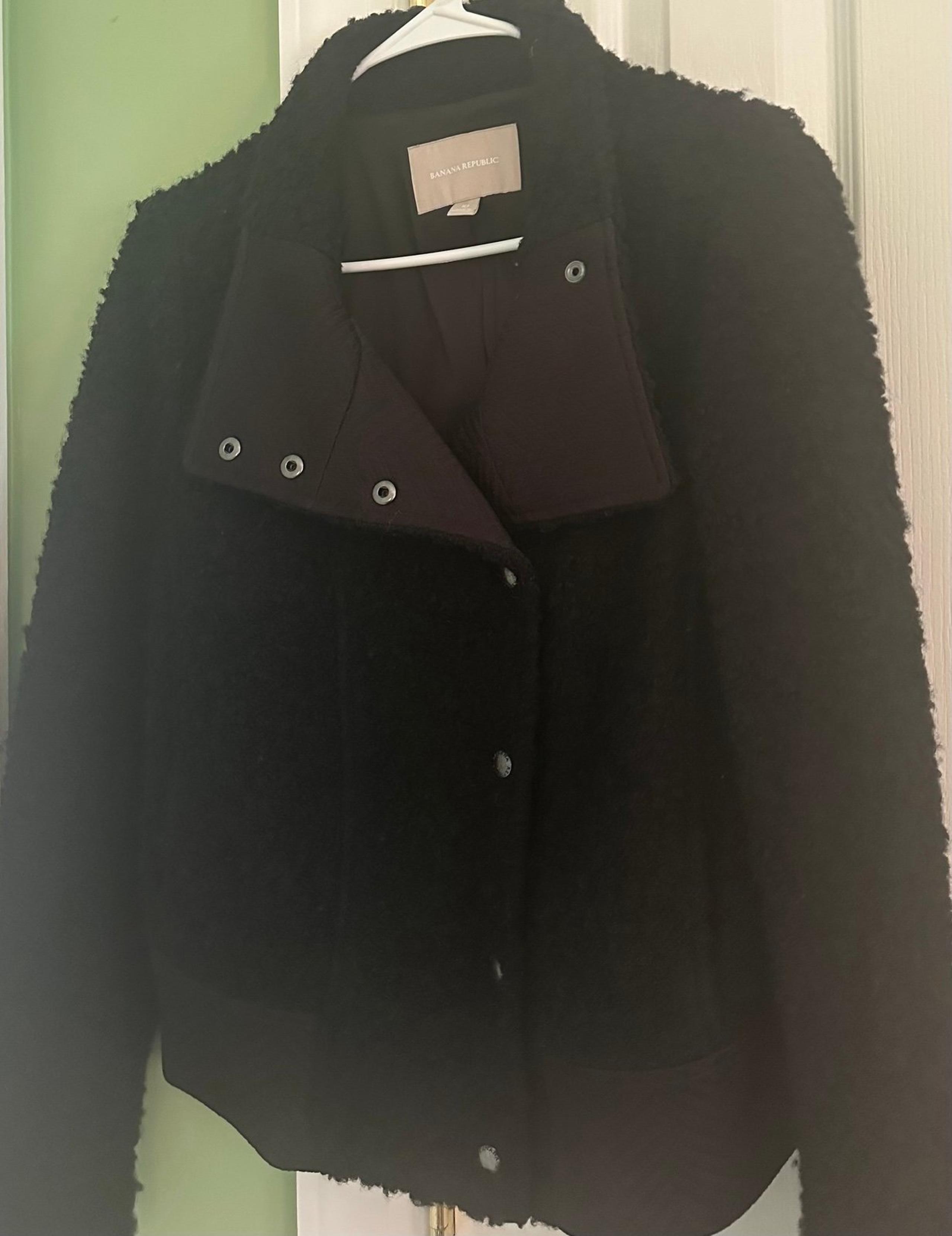 Women’s Banana Republic Sherpa black short wool coat size 10