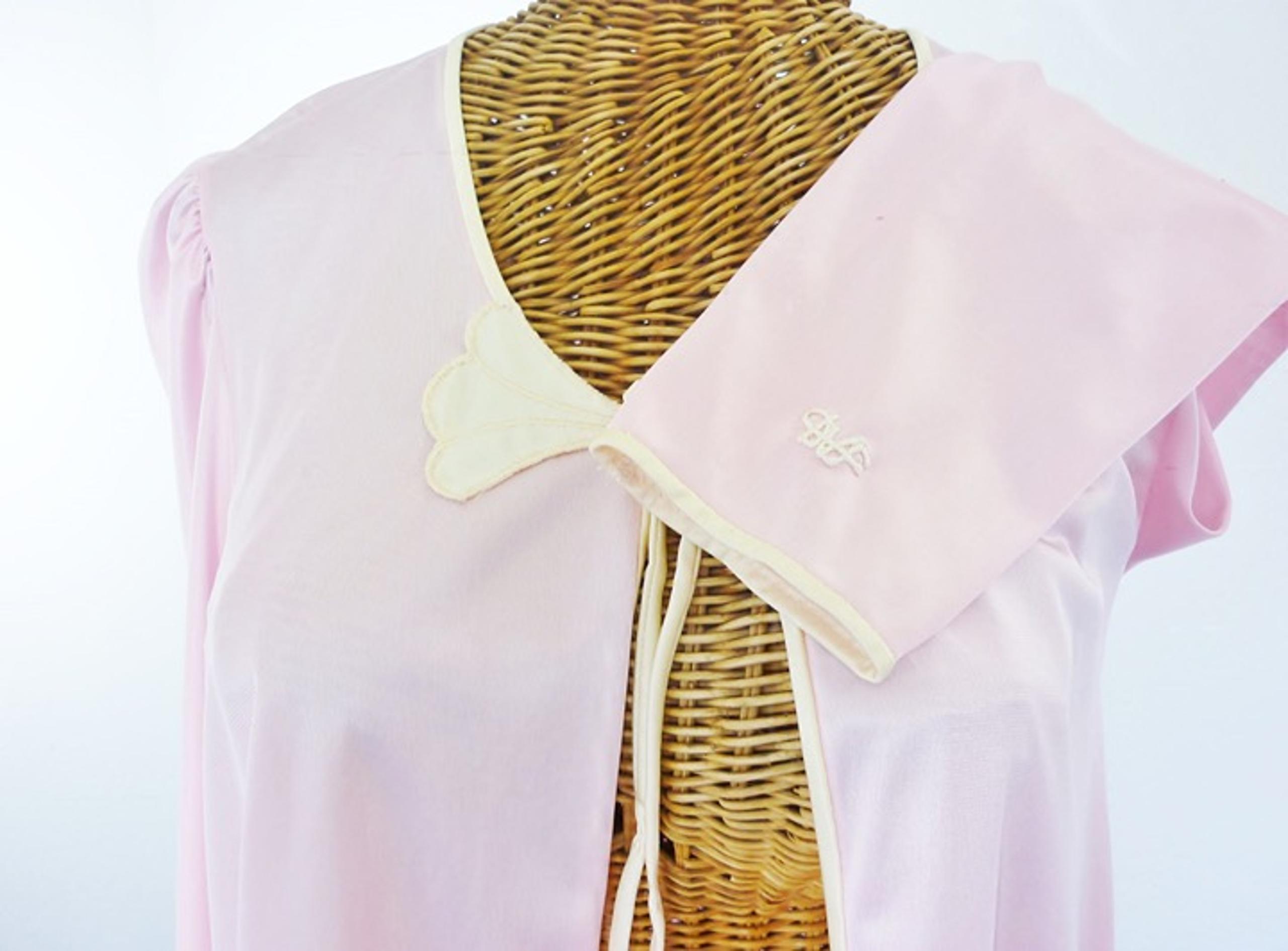 Designer Robe Diane Van Fustenberg Long Sleeve Pink Nylon Logo Embrodery Size S
